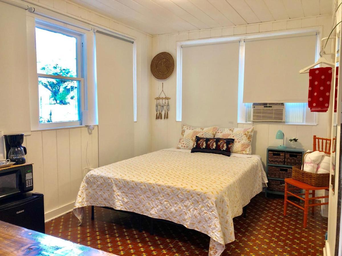 Private Studio With Free Parking Маями Екстериор снимка
